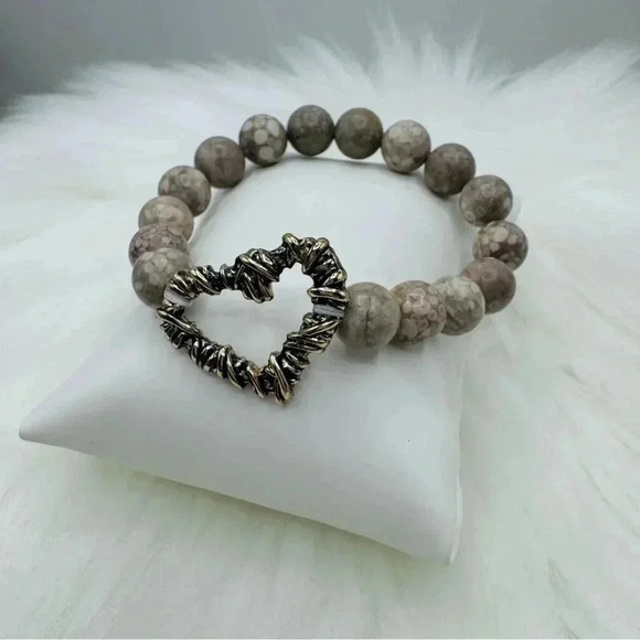 Delicate Stone Beads Hollow Heart Bracelet in Brown Gray - Picture 1 of 5